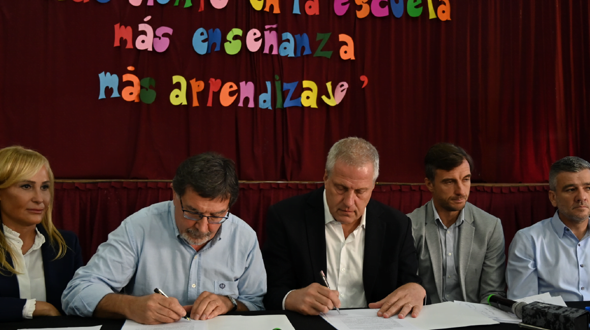 Firmaron convenio para ampliar la jornada en escuelas primarias de la Provincia de Buenos Aires